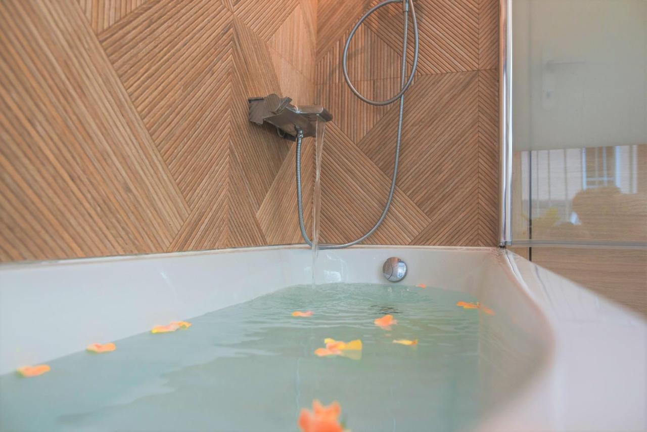 Le Pavillon De L'Herboriste 14P Jacuzzi Jardin Tintigny 外观 照片